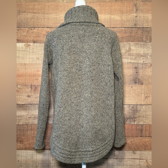🌻 Cynthia Rowley Wool Blend Cowl Neck Kangaroo Pocket Sweater Women’s size Large - Picture 2 of 8